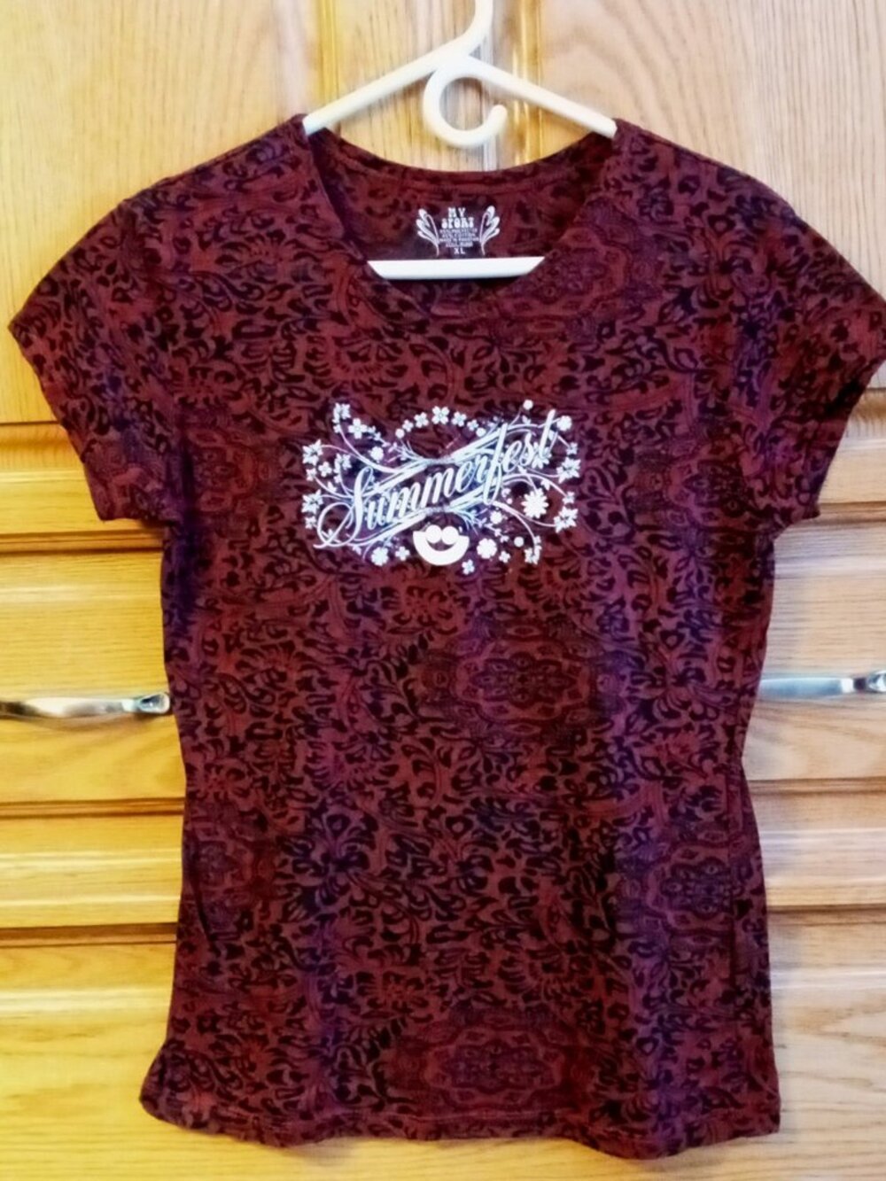 Unique & Cute Women's XL Summerfest Baby Tee Like New!